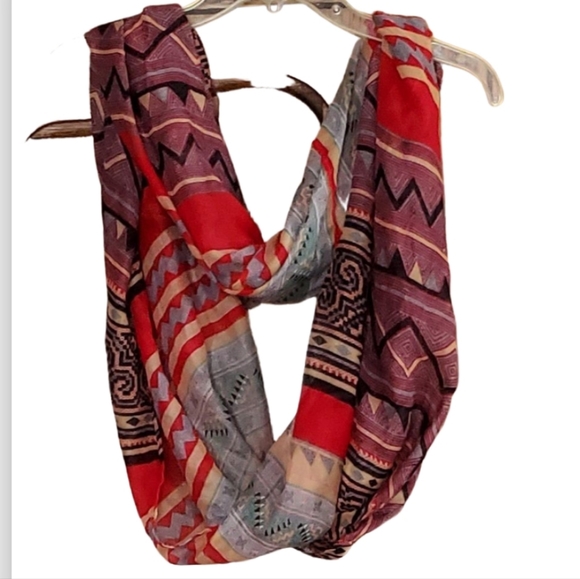 Women's  oval scarf. Multi colored. Great for Fall wardrobe. - Picture 2 of 5